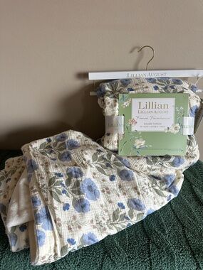 Lillian August French Farmhouse Blue Floral Gauze Throw Ivory Sage Green NEW!